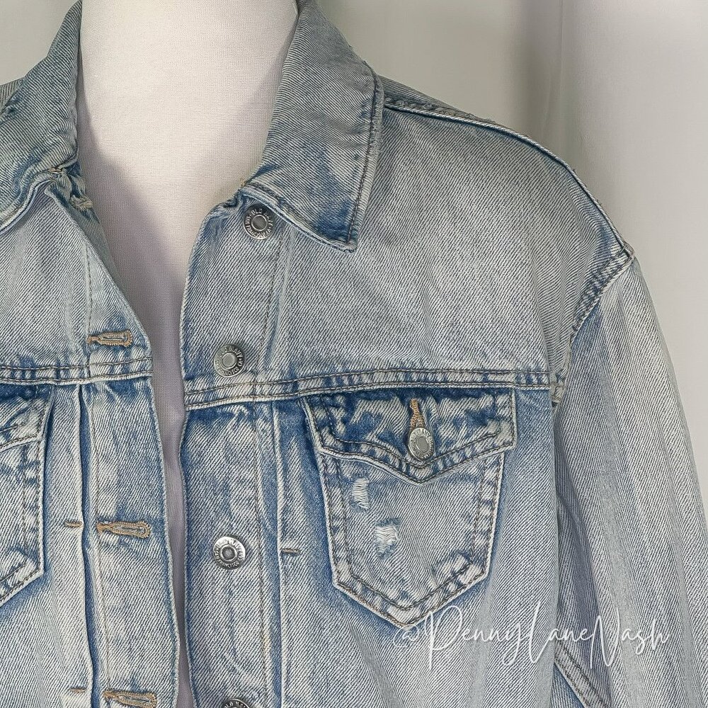Old Navy Lightwash Distressed Denim Cropped Jean Jacket - Picture 5 of 11